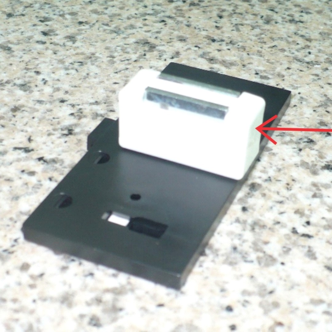 CUADRADO B107 iman hablador con ficha